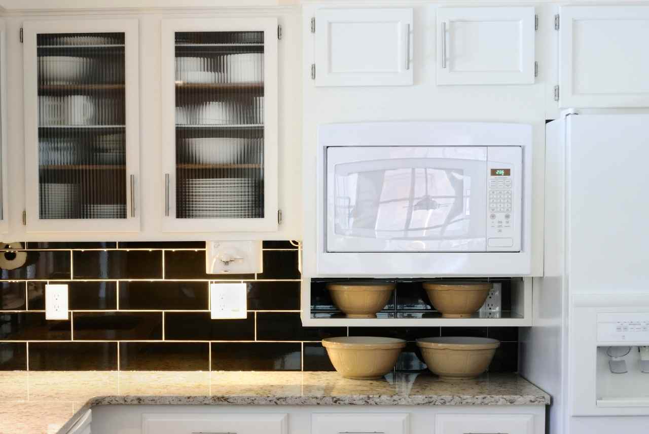 Cabinet refacing after product in Milwaukee, Wisconsin Cabinet refacing after product in Milwaukee, Wisconsin